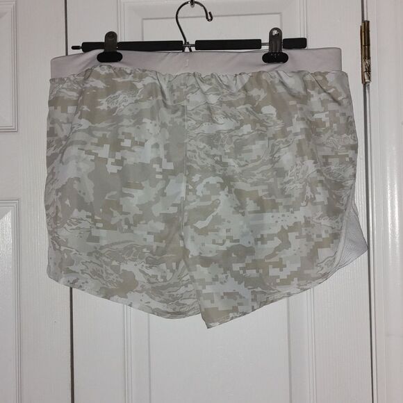 Under Armour light  gray camo loose  running shorts   Sz XL - Picture 4 of 9